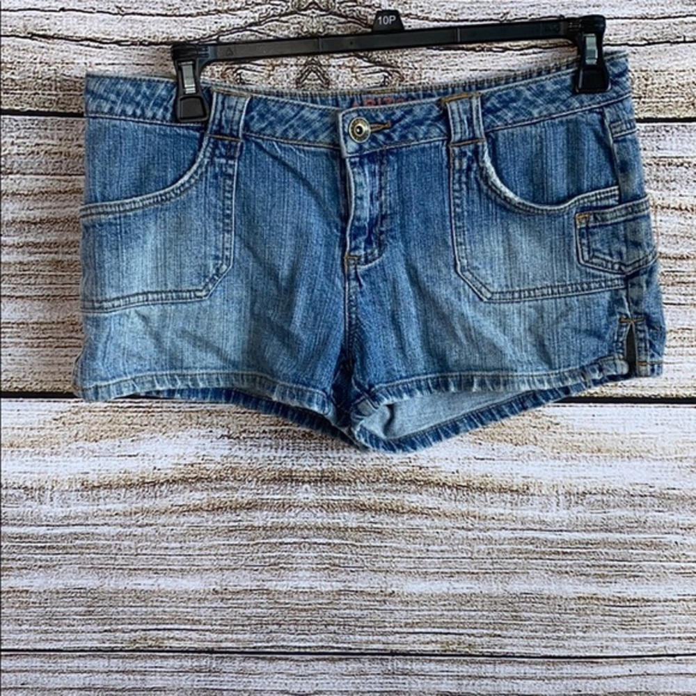 Women’s Arizona Jean Co. Shorts - Picture 1 of 3